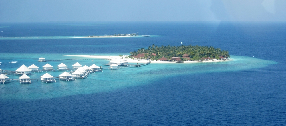 Coming in to touch down in the lagoon at Thudufushi at last.