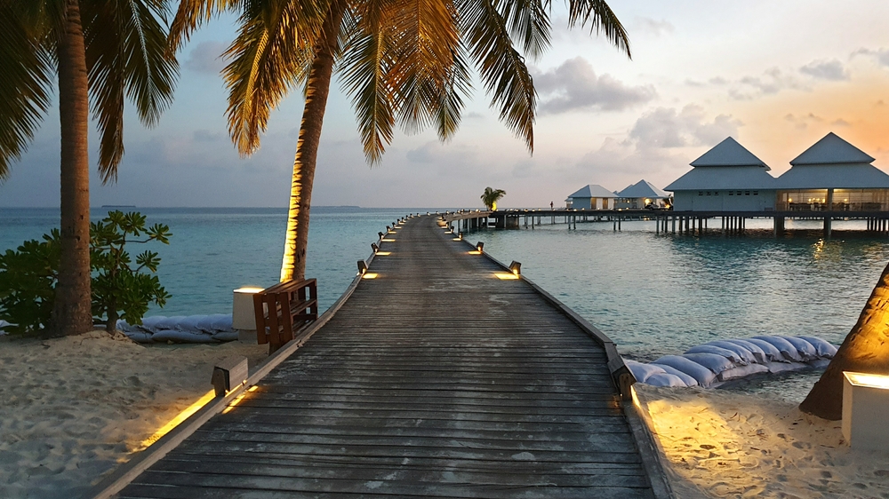 The Water Villas jetty. Note the wall of sandbags on either side.