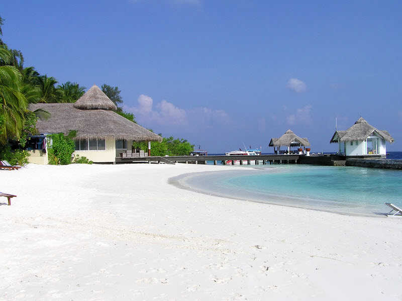 The beach in front of our room, with the dive centre building and the jetty and dock area.  (74k)