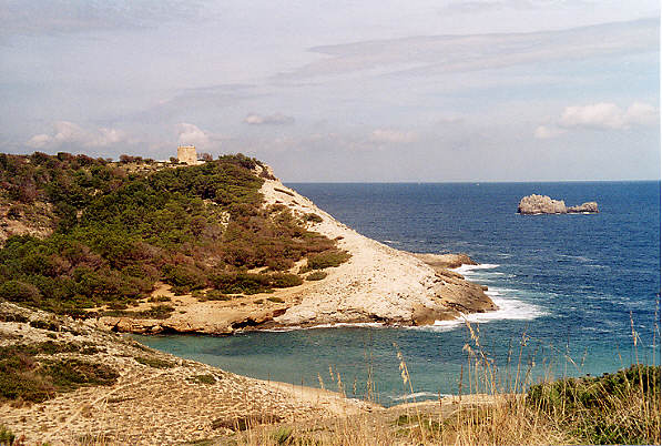The Torre d'Albarca  on the spectacular and little-visited Cap de Ferrutx peninsula. (66k)