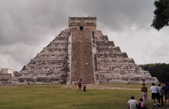 The great pyramid at Chichen Itza (40k)