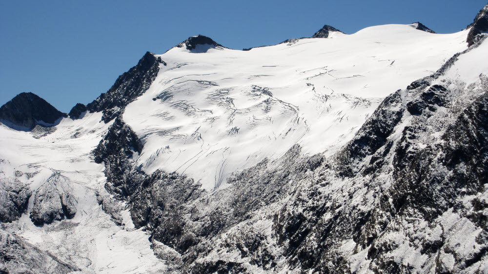 Massive glacier above Rotmoostal