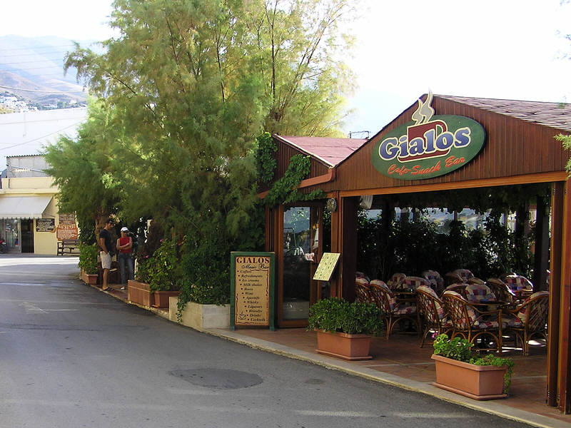 More harbour-side tavernas and coffee-bars further along the road. (100k)