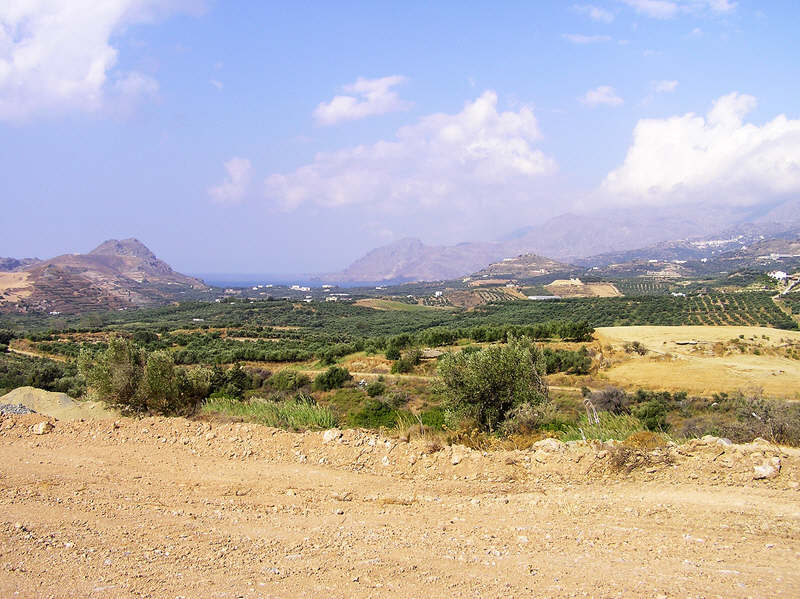 Part of the magnificent view from a plot near Lefkogia.   (93k)