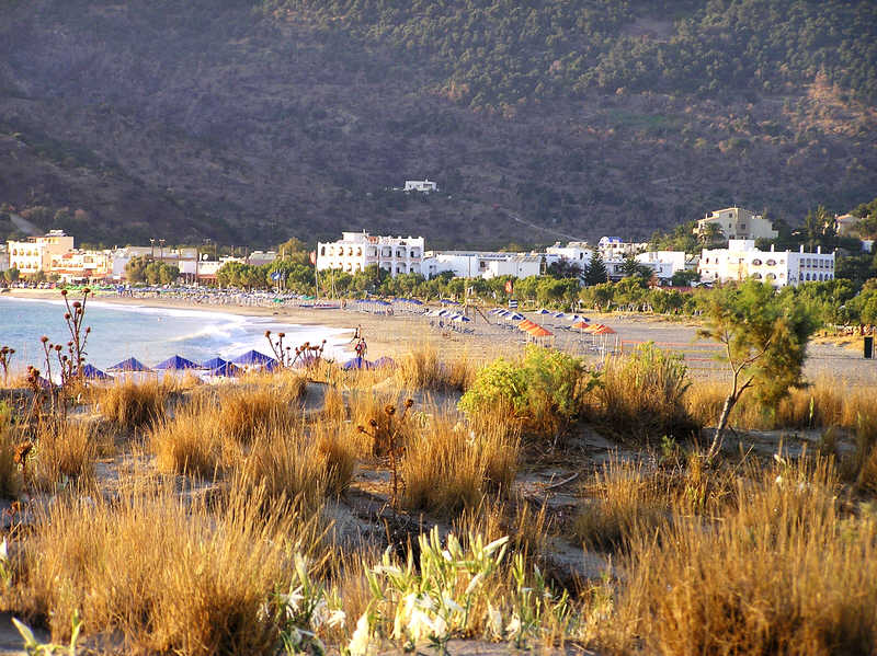 View along the beach to the village.  (103k)