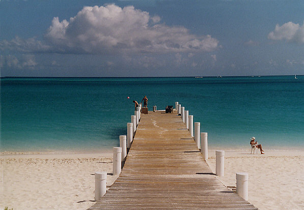 The dive centre's jetty at Allegro Resort. (51k)