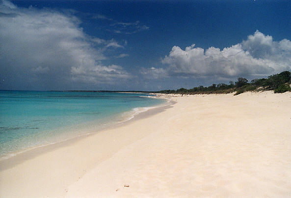 The solitude of the sensational Malcolm's Road Beach. (31k)