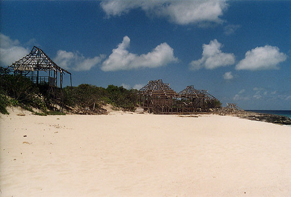 The tiki huts at Malcolm's Road beach. (65k)