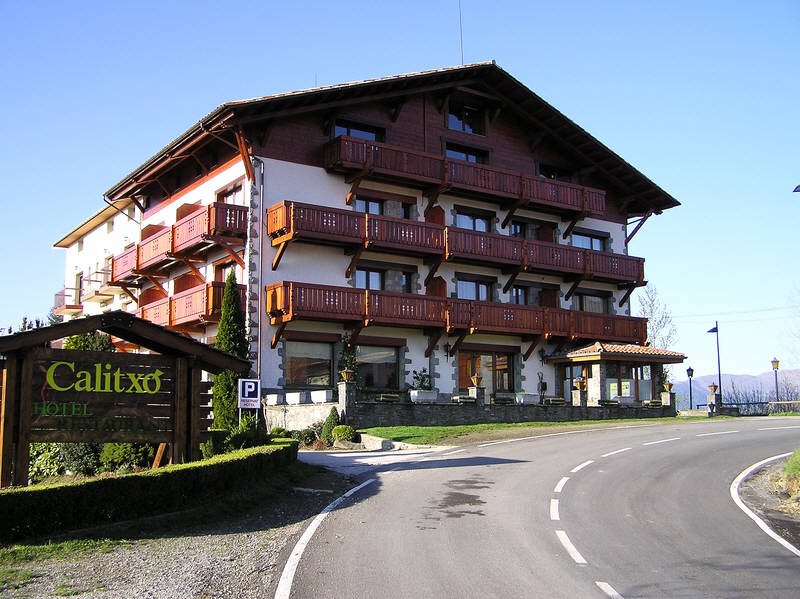 Hotel Calitxo in Mollo, altitude 1150m. (96k)