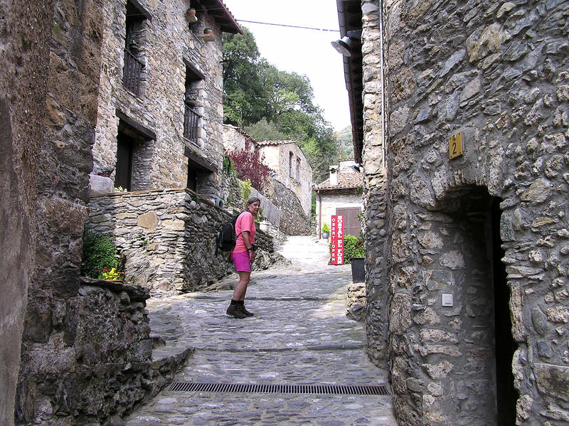 Side road in Beget up to the Hostal el Forn. (138k)