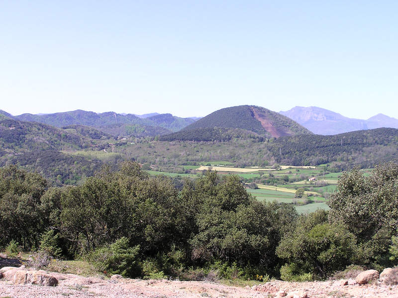 The volcanic dome of Volca del Croscat from the north-west. (99k)