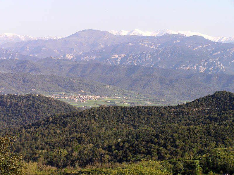 The view north from Can Jou. (101k)