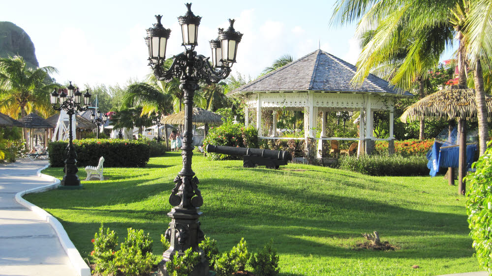 There were several gazebos in the garden for wedding parties.  (187k)