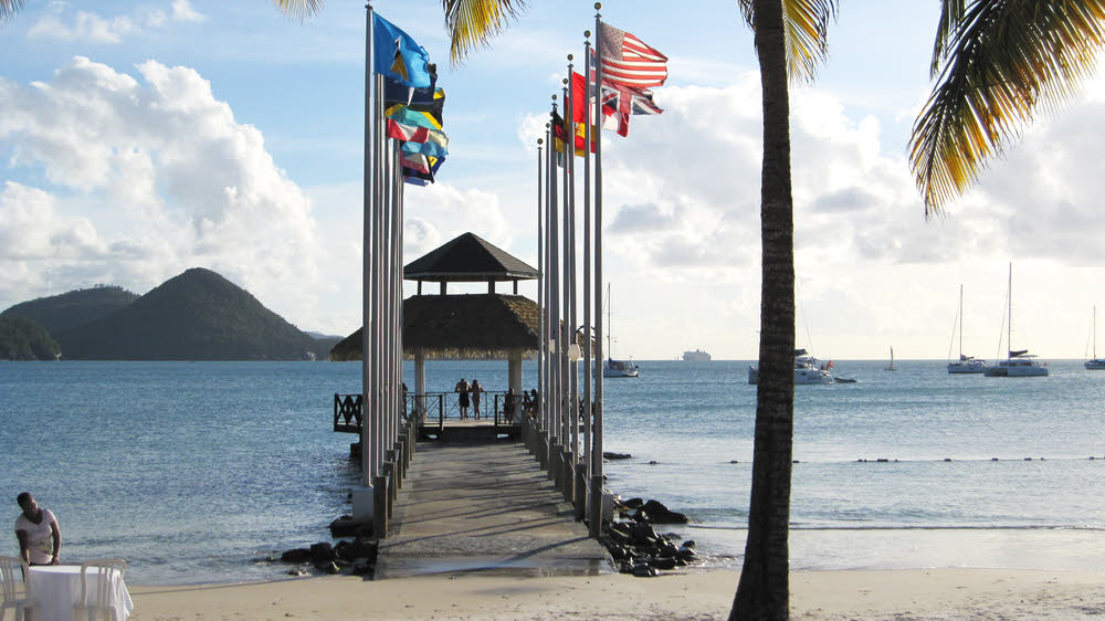 The covered area at the end of this pier was a favourite place for weddings. (100k)