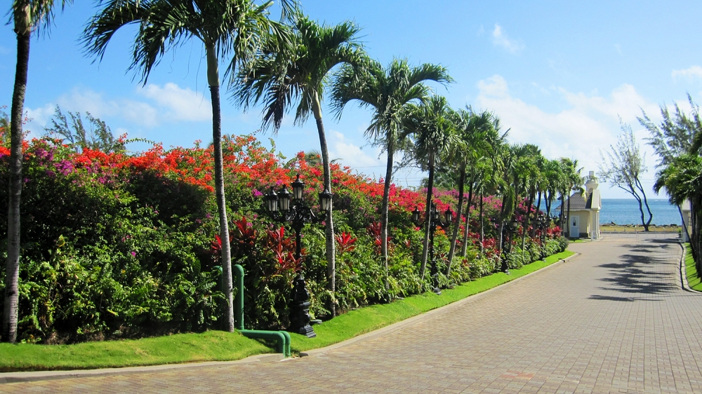 The entrance to the hotel grounds.