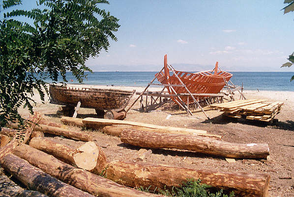 Traditional wooden fishing boat being built on the beach at Skala Prinos.  (72k)