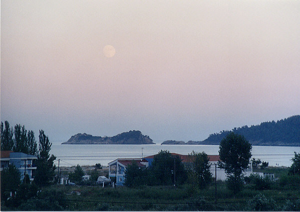 The moon rises in the early evening over the bay of Golden Beach.  Picture taken from our balcony.  (67k)