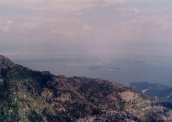 Fantastic view from the top of Mount Ipsarion back over the narrow strip of sea separating Thassos from the mainland. The small island in the middle distance is Little Thassos, and Keramoti Port is behind it on the mainland. (58k)