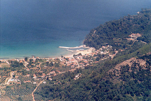 Skala Potamia from Mount Ipsarion.  (64k)