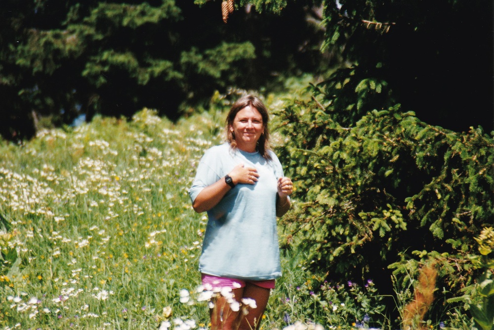 Linda on the way down from the Pas de Bellecombe.