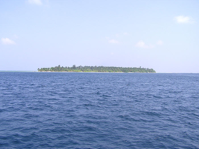 Vilamendhoo from the south west.  (67k)