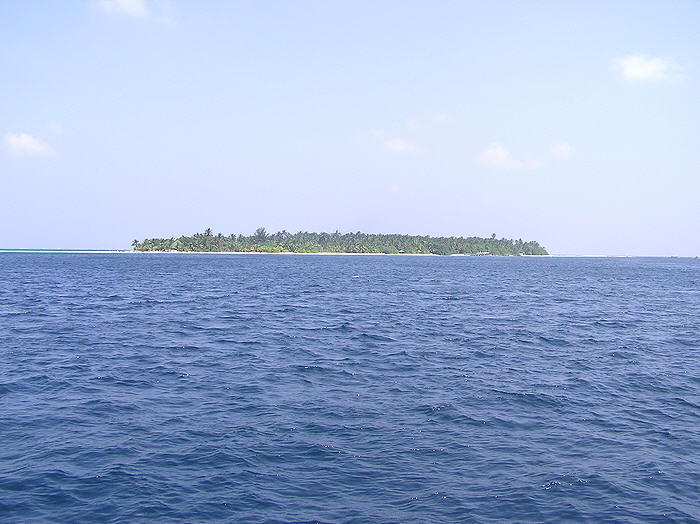 Vilamendhoo from the south west. (67k)
