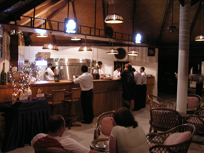The main bar. (77k)